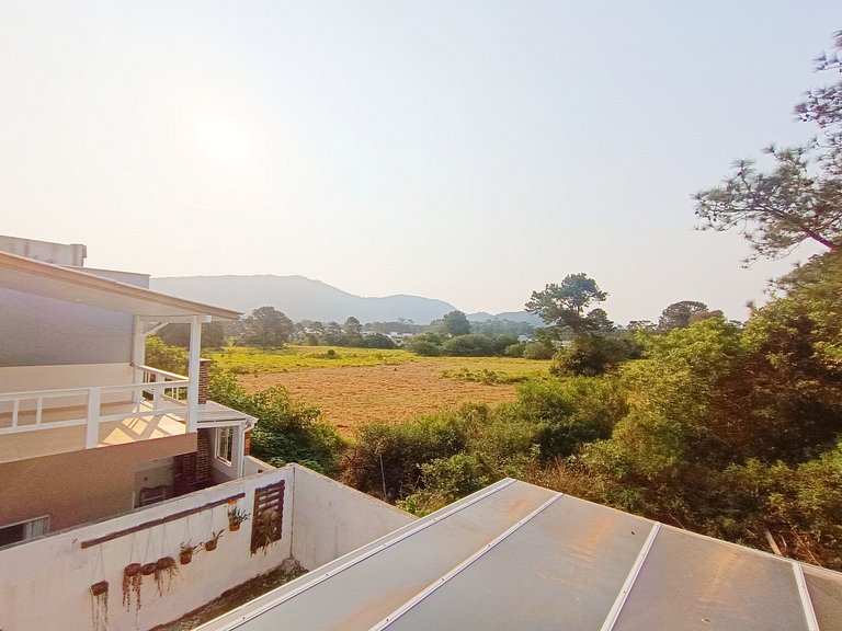 Casa, churrasqueira, trilha para a praia - JSI1014