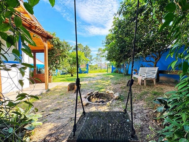 Casa e piscina com muita natureza - MCC216